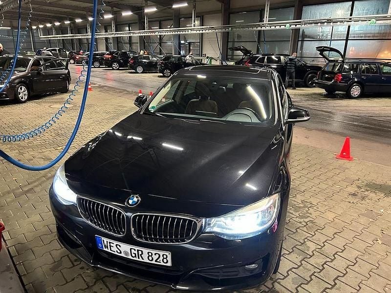 Schwarz Gebraucht 2013 BMW 320 Gran Turismo Luxury Line Limousine | 9.400 € (Guter Preis) - Bild 1/4