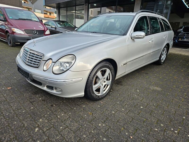 Silber Gebraucht 2004 Mercedes E220 Kombi | 2.399 € (Fairer Preis) - Bild 1/4