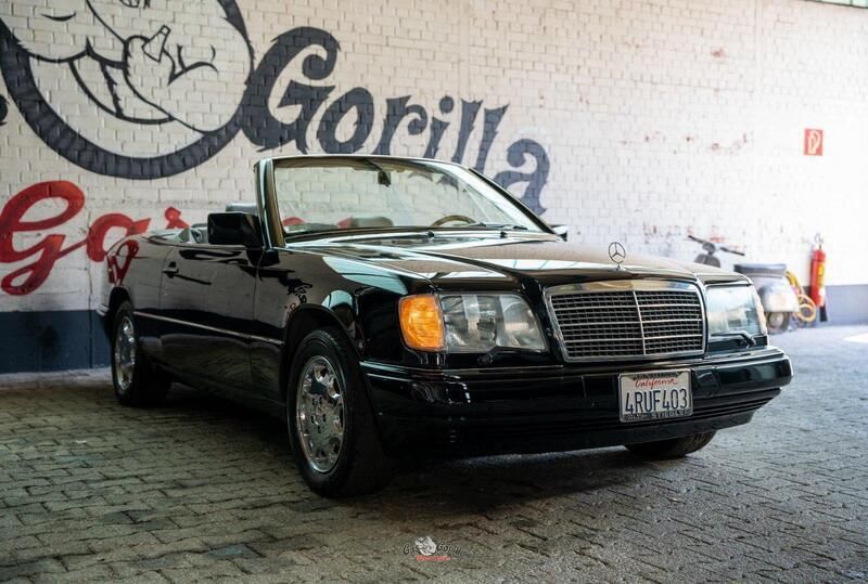 Schwarz Gebraucht 1995 Mercedes E320 Cabrio | 22.900 € - Bild 1/4