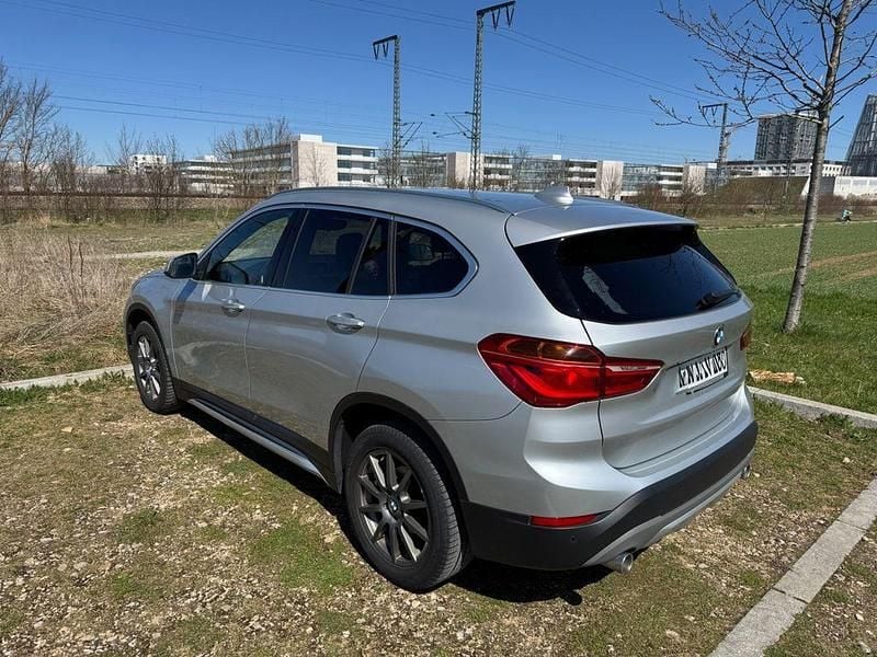 Silber Gebraucht 2018 BMW X1 xLine SUV | 20.200 € (Fairer Preis) - Bild 1/2