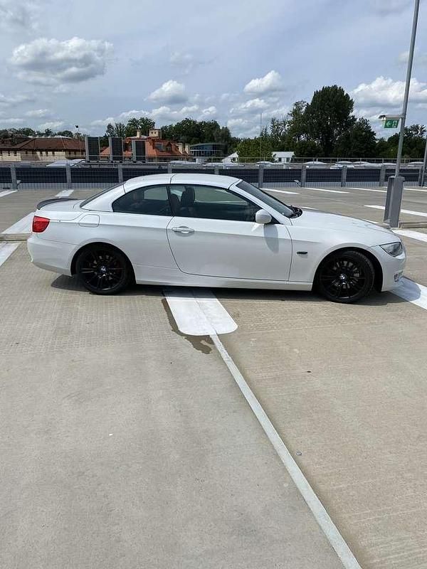 Gebraucht BMW 325 Cabriolet 218 PS (160 kW) 2011 Weiß Cabrio