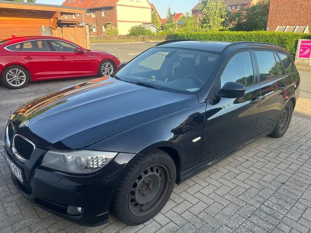 Gebraucht BMW 318 143 PS (105 kW) 2010 Schwarz Kombi