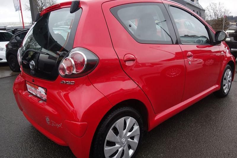 Gebraucht Toyota Aygo Cool 68 PS (50 kW) 2014 Rot Kleinwagen