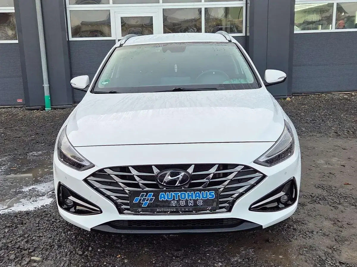 Gebraucht Hyundai i30 Prime 159 PS (116 kW) 2022 Polar white / sol Kombi