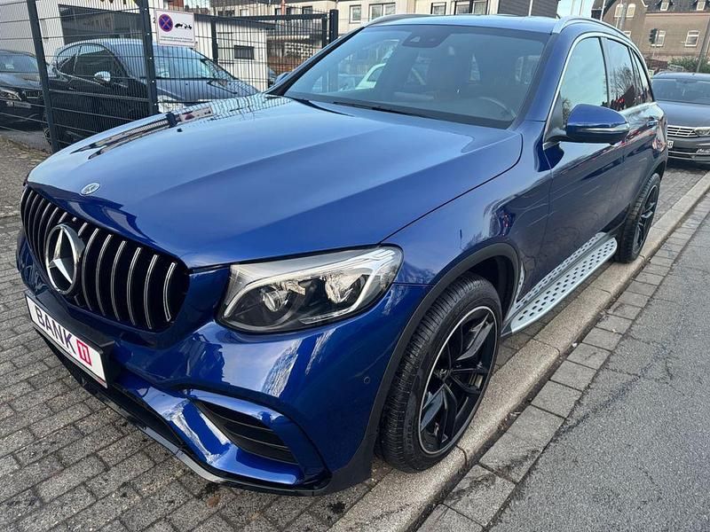 Blau Gebraucht 2018 Mercedes GLC350 AMG SUV | 30.900 € (Fairer Preis) - Bild 1/4