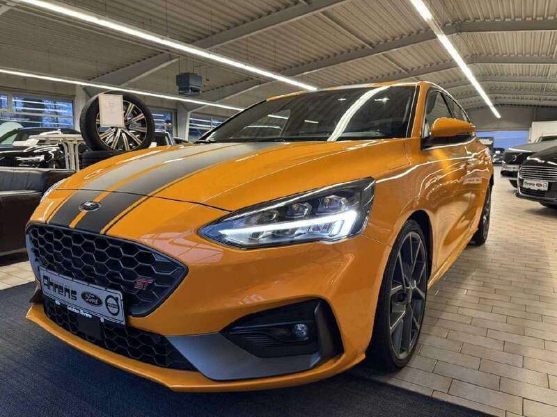 Gebraucht Ford Focus ST 190 PS (139 kW) 2021 Tropicalorange metallic (metallic) Limousine