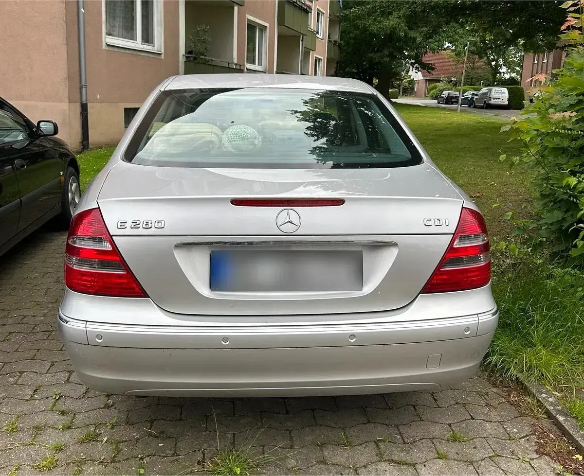 Gebraucht Mercedes E280 177 PS (130 kW) 2004 Silber Limousine