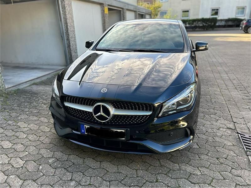 Schwarz Gebraucht 2017 Mercedes CLA250 Shooting Brake AMG Kombi | 22.500 € (Etwas zu teuer) - Bild 1/4