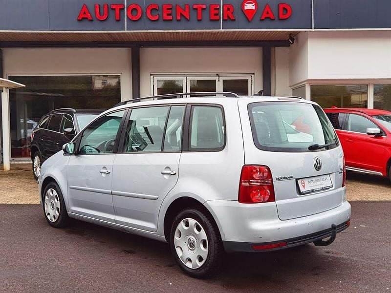 Gebraucht VW Touran Trendline 105 PS (77 kW) 2010 Silber Van / Kleinbus