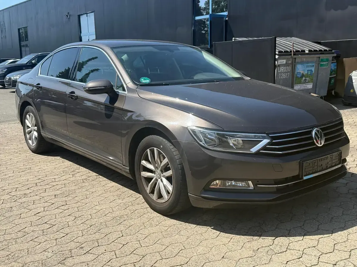 Gebraucht VW Passat 125 PS (91 kW) 2017 Braun Limousine