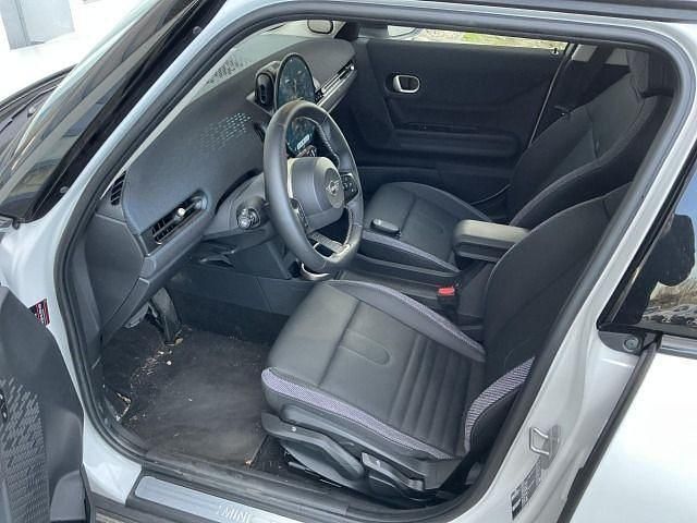 Gebraucht Mini Cooper Classic 156 PS (114 kW) 2024 Nanuq white Kleinwagen