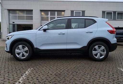 Neu Volvo XC40 163 PS (119 kW) 2025 Blau SUV