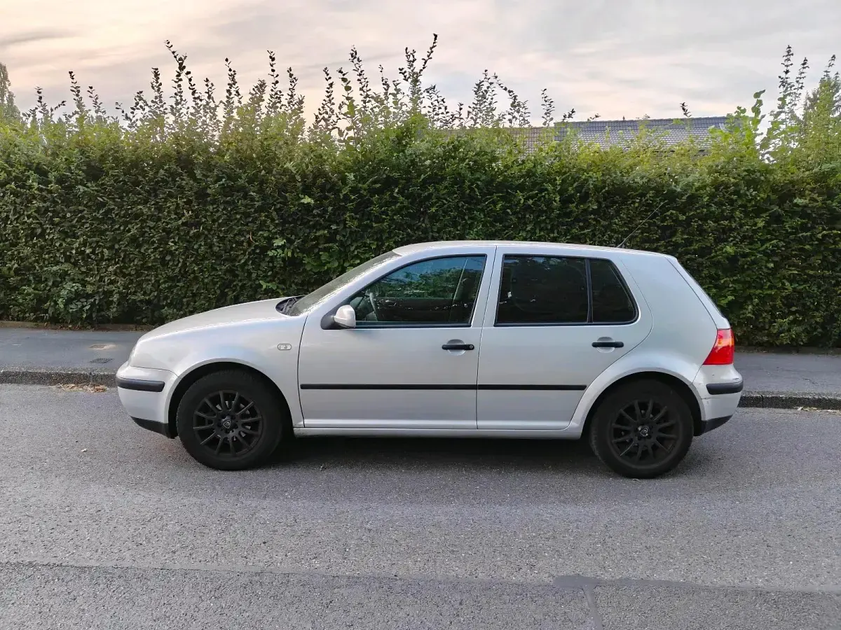Gebraucht VW Golf IV 75 PS (55 kW) 1999 Silber Kleinwagen