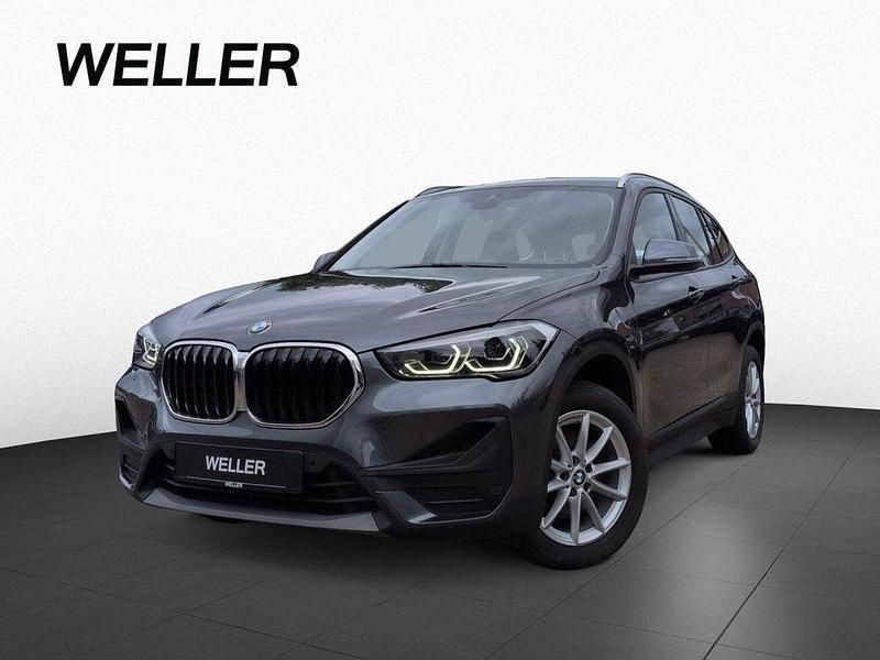 Mineralgrau (grau) Gebraucht 2021 BMW X1 Advantage SUV | 22.790 € (Fairer Preis) - Bild 1/4