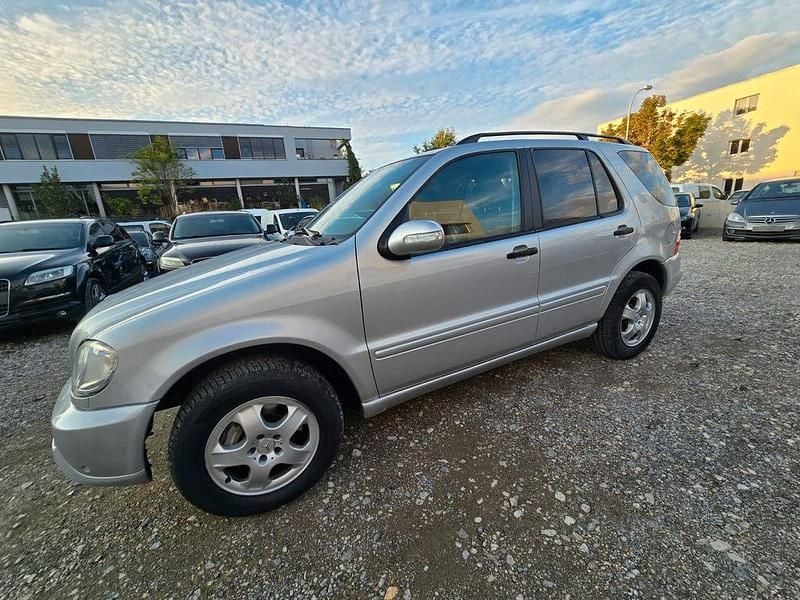 Silber Gebraucht 2004 Mercedes ML270 SUV | 7.990 € (Teuer) - Bild 1/4