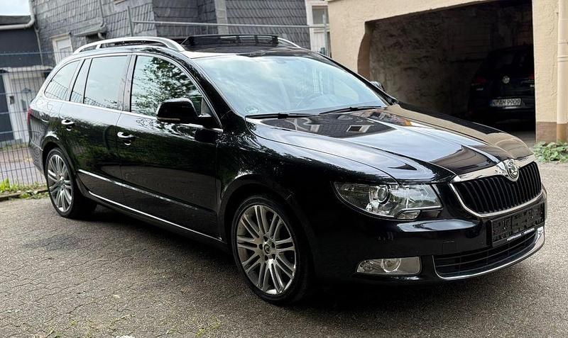 Schwarz Gebraucht 2012 Skoda Superb Ambition Kombi | 8.500 € (Fairer Preis) - Bild 1/4