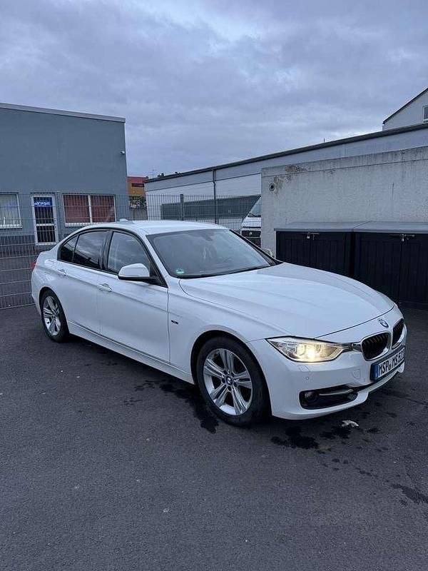 Gebraucht BMW 320 Sport Line 184 PS (135 kW) 2012 Limousine