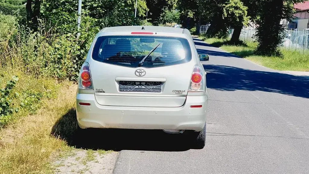 Gebraucht Toyota Corolla Verso 129 PS (94 kW) 2007 Silber Van / Kleinbus