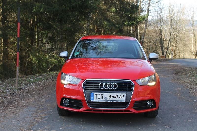 Gebraucht Audi A1 Ambition 122 PS (89 kW) 2011 Rot Kleinwagen