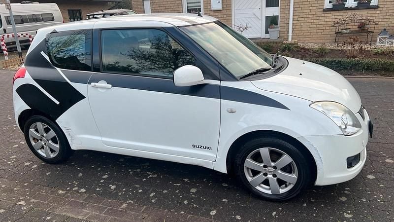 Gebraucht Suzuki Swift 67 PS (49 kW) 2010 Weiß Kleinwagen