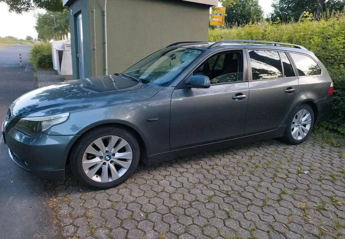 Gebraucht BMW 525 177 PS (130 kW) 2004 Grau Kombi