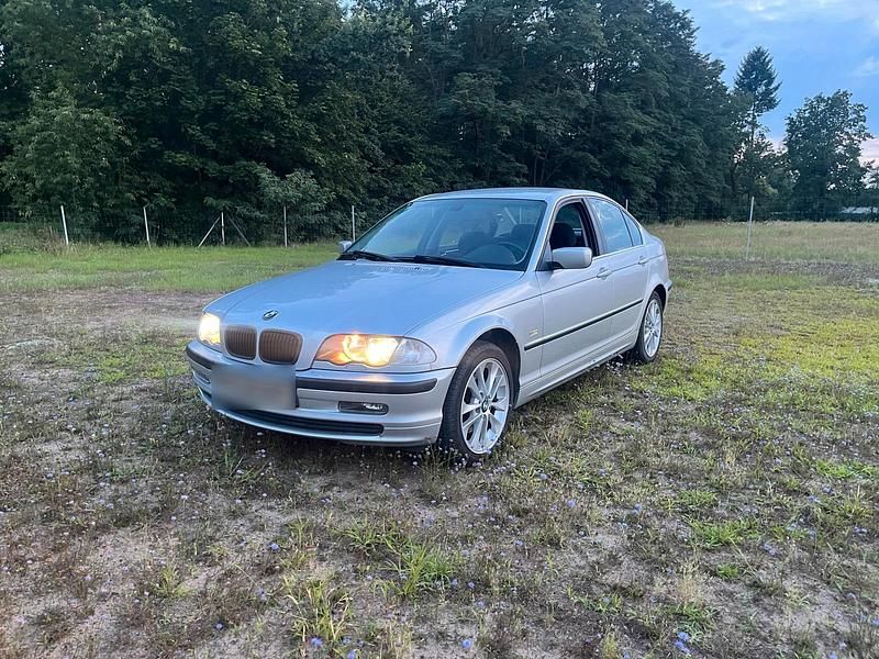 Second-hand BMW 325 192 CP (141 kW) 2001 Argintiu Berlinǎ