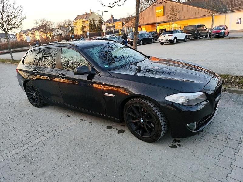 Gebraucht BMW 530 250 PS (183 kW) 2011 Schwarz Kombi