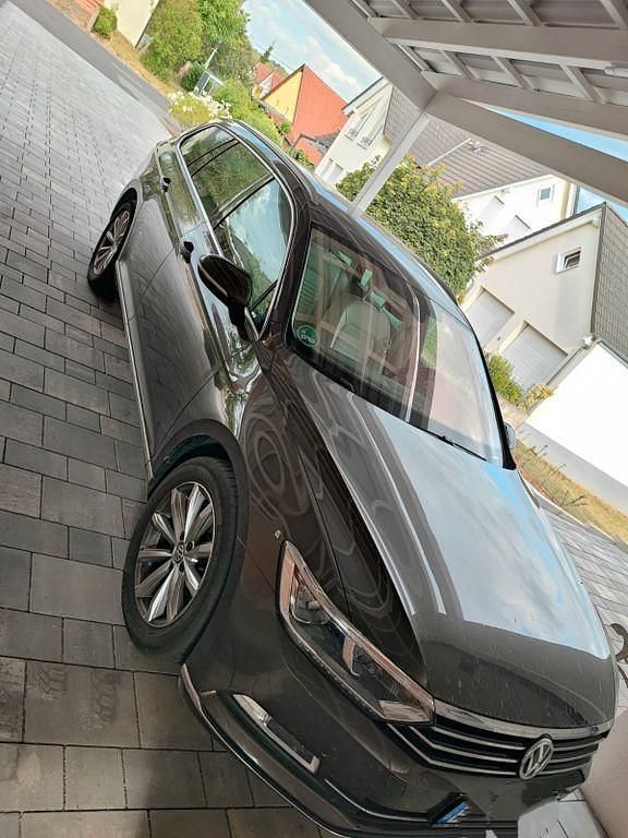 Gebraucht VW Passat Highline 150 PS (110 kW) 2015 Braun Kombi