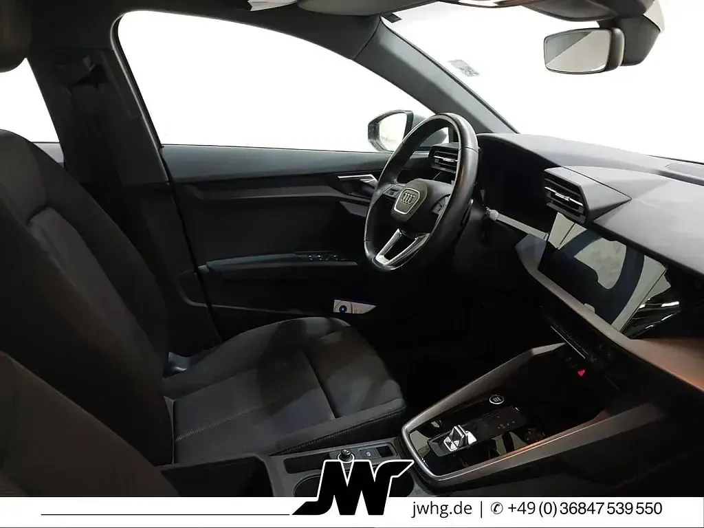 Gebraucht Audi A3 Sport 116 PS (85 kW) 2023 Florettsilber metallic Limousine