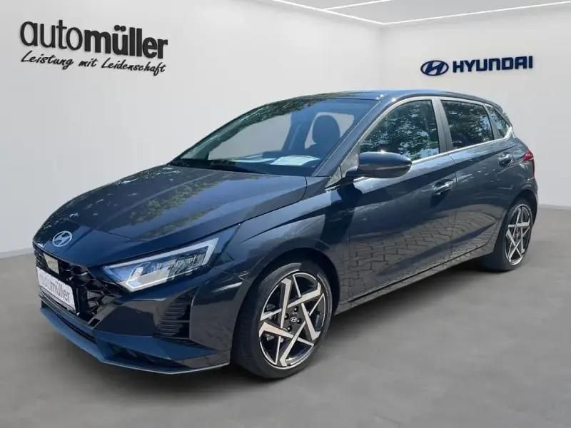 Grau aurora grey Neu 2025 Hyundai i20 Prime Kleinwagen | 25.388 € (Fairer Preis) - Bild 1/1