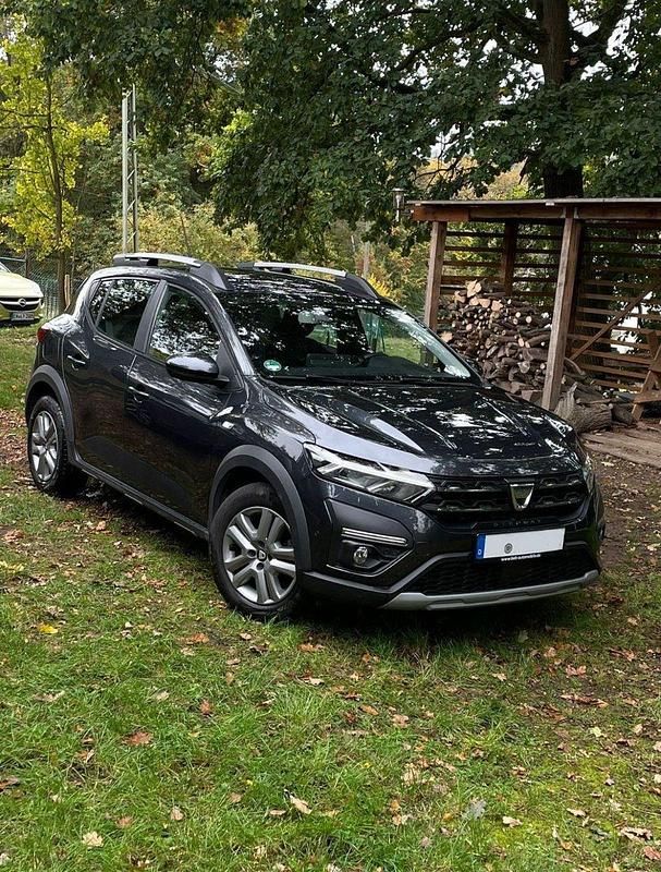 Grau Gebraucht 2021 Dacia Sandero Comfort Limousine | 11.990 € (Guter Preis) - Bild 1/4