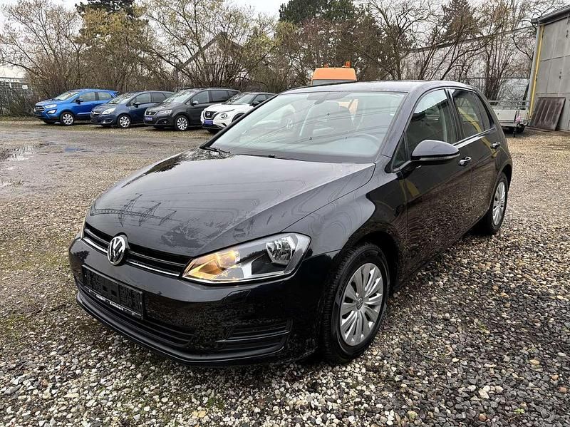 Gebraucht VW Golf VII Trendline 86 PS (63 kW) 2016 Deep black perleffekt Kleinwagen