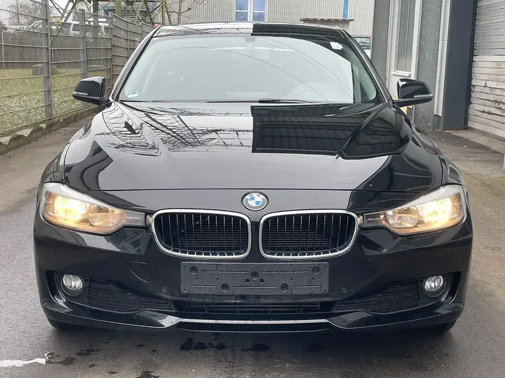 Gebraucht BMW 320 184 PS (135 kW) 2013 Schwarz Kombi