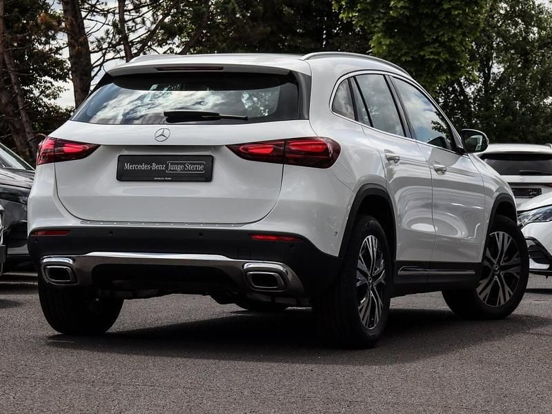 Gebraucht Mercedes GLA180 Advanced 136 PS (100 kW) 2024 Weiss polarweiss SUV