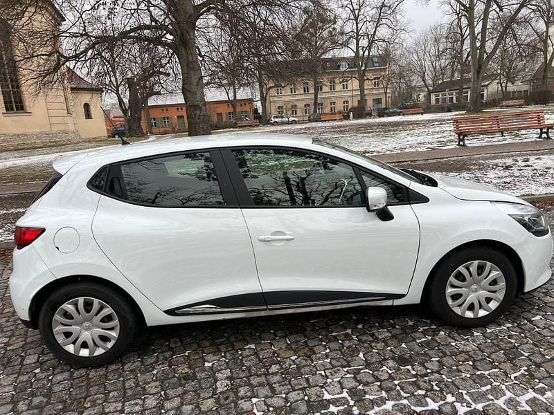 Gebraucht Renault Clio IV Life 73 PS (53 kW) 2016 Weiß Kleinwagen