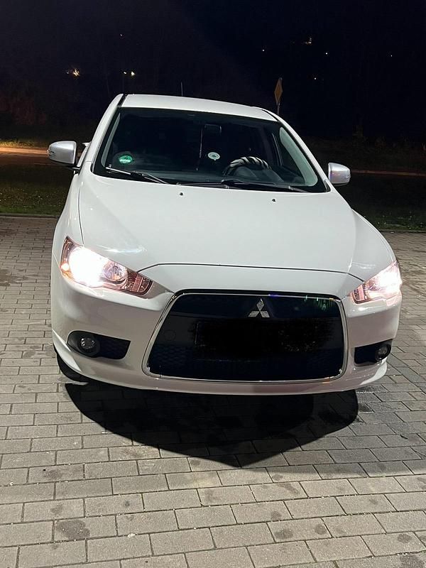 Weiß Gebraucht 2014 Mitsubishi Lancer Limousine | 5.000 € (Fairer Preis) - Bild 1/4