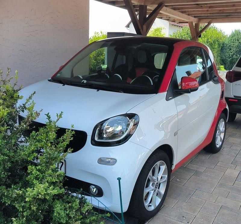Weiß Gebraucht 2017 Smart ForTwo Coupé Passion Cabrio | 15.300 € (Fairer Preis) - Bild 1/4