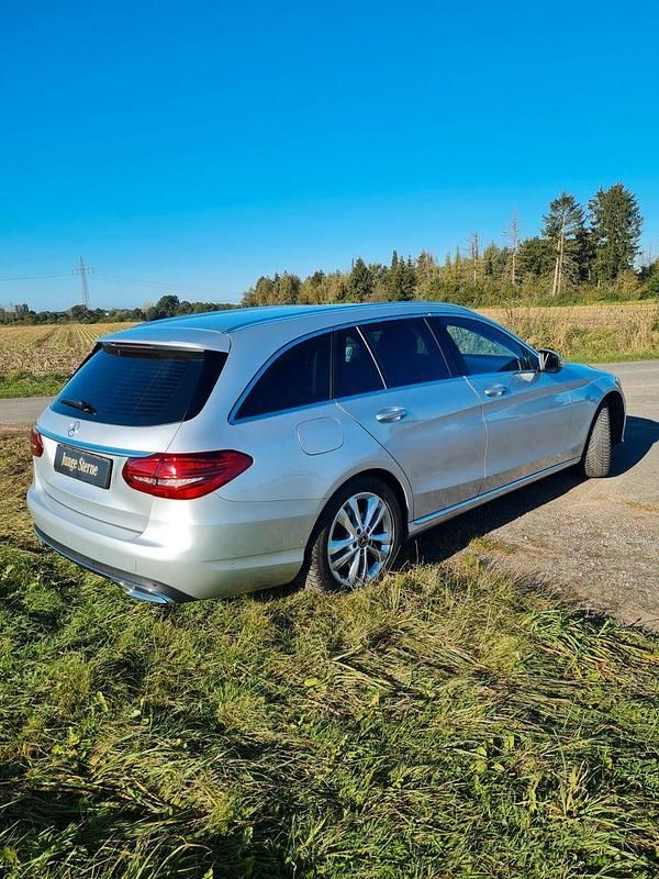 Silber Gebraucht 2018 Mercedes C180 Kombi | 22.000 € (Fairer Preis) - Bild 1/4