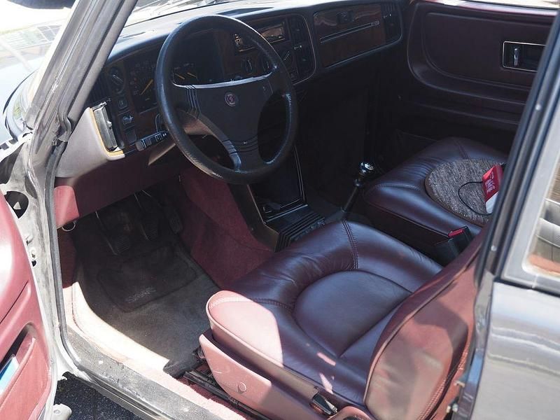 Second-hand Saab 900 110 CP (80 kW) 1989 Gri Hatchback