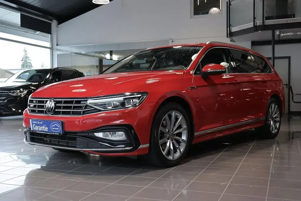 Gebraucht VW Passat Elegance 150 PS (110 kW) 2023 Rot Kombi