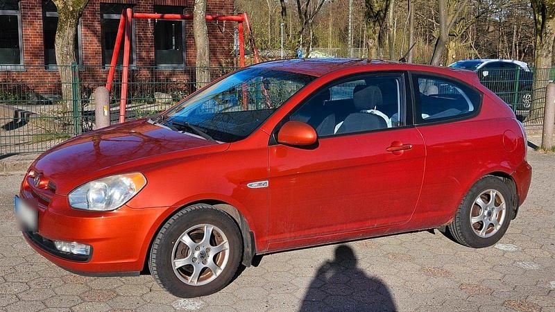 Gebraucht Hyundai Accent 97 PS (71 kW) 2007 Rot Limousine