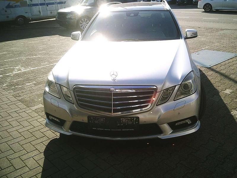 Gebraucht Mercedes E350 265 PS (194 kW) 2011 Iridiumsilber  metalliclack Kombi