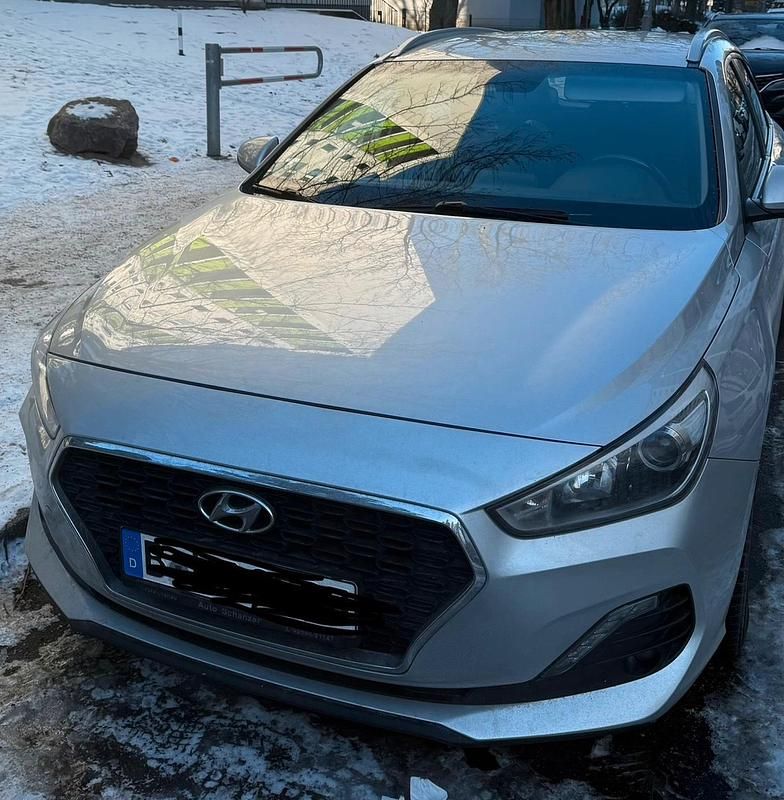 Grau Gebraucht 2019 Hyundai i30 Kombi | 13.900 € (Guter Preis) - Bild 1/4