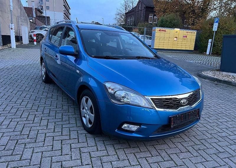 Blau Gebraucht 2011 Kia Ceed Sportswagon Vision Kombi | 2.999 € (Guter Preis) - Bild 1/4