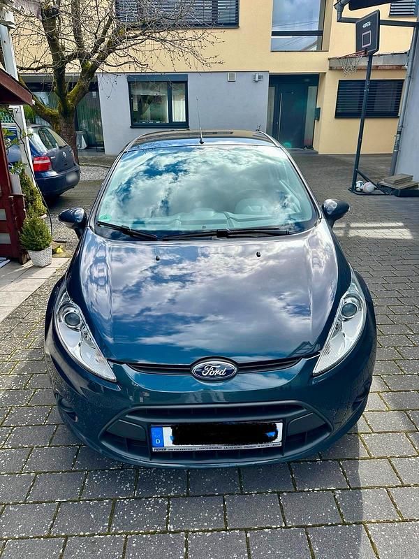 Gebraucht Ford Fiesta 97 PS (71 kW) 2011 Grau Kleinwagen