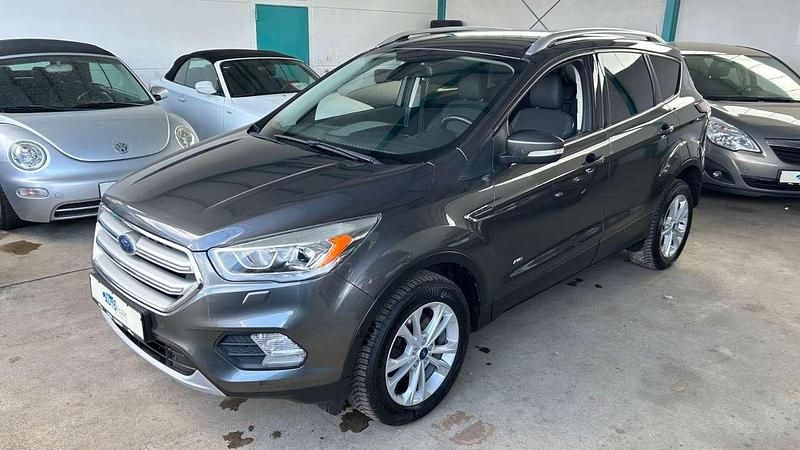 Gebraucht Ford Kuga Titanium 150 PS (110 kW) 2017 Grau SUV