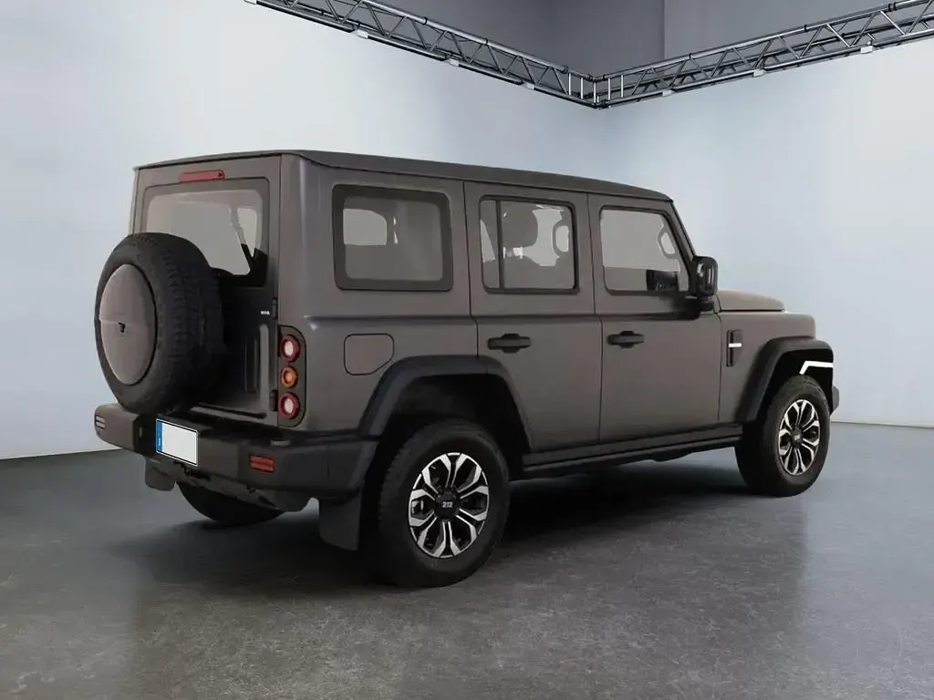 Neu BAW 212 166 PS (122 kW) 2025 Grau SUV