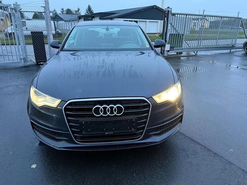 Usado Audi A6 179 HP (131 kW) 2014 Azul Sedan