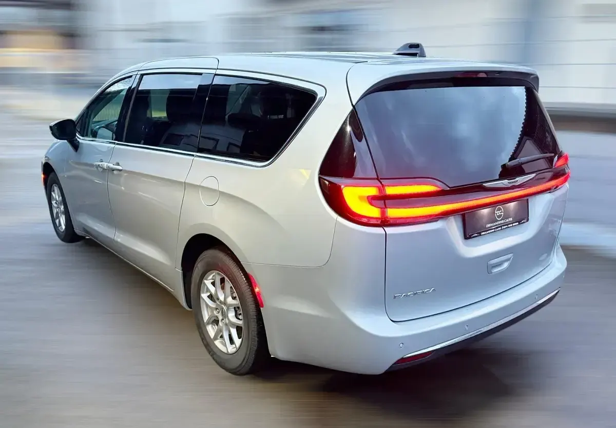 Gebraucht Chrysler Pacifica 291 PS (214 kW) 2024 Silber Van