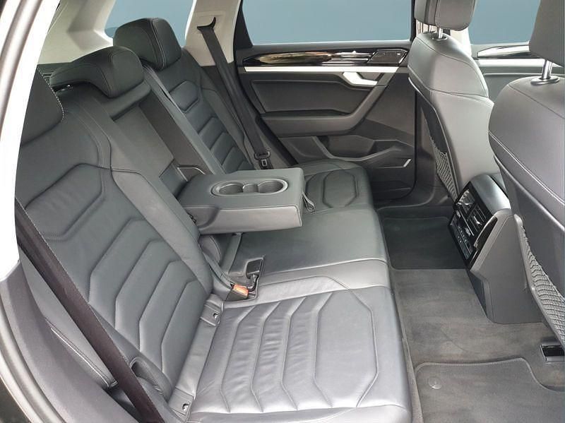 Gebraucht VW Touareg 231 PS (169 kW) 2024 Schwarz SUV